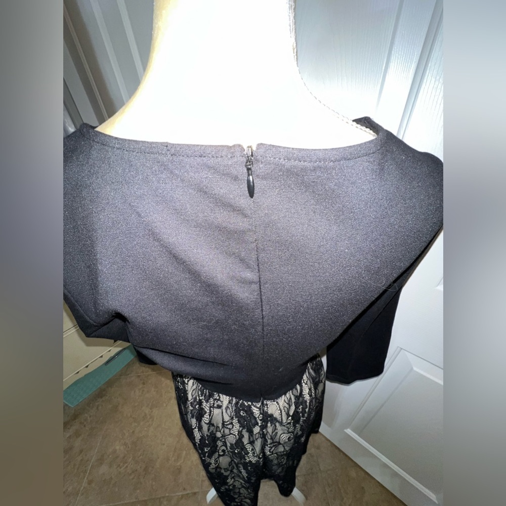 $3 BEAUTIFUL BLACK LACE DRESS SIZE MED. $3 WHEN BUNDLED - Picture 6 of 8